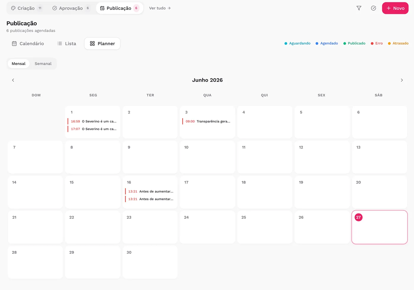 Aba Publicação do Manyfesto em calendário mensal, com os posts agendados em cada dia e a legenda de status: Aguardando, Agendado, Publicado, Erro e Atrasado
